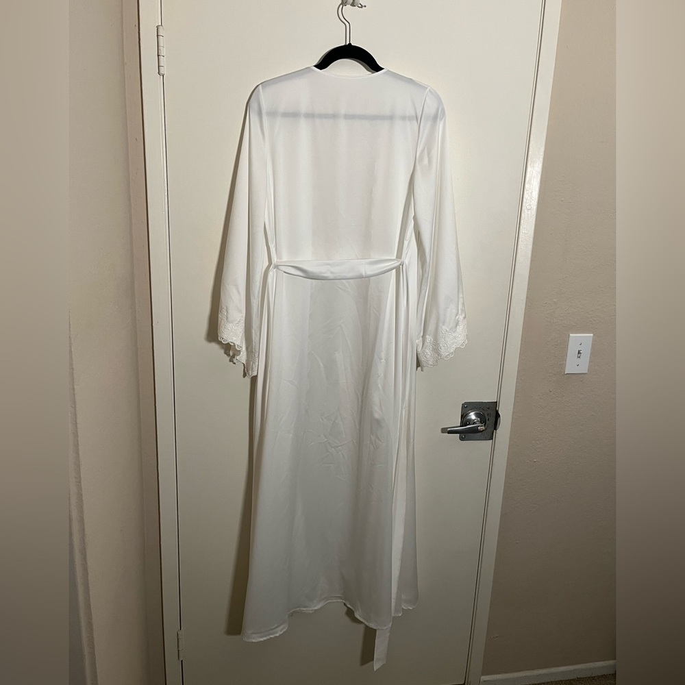Bridal Robe, Size M - Picture 9 of 13